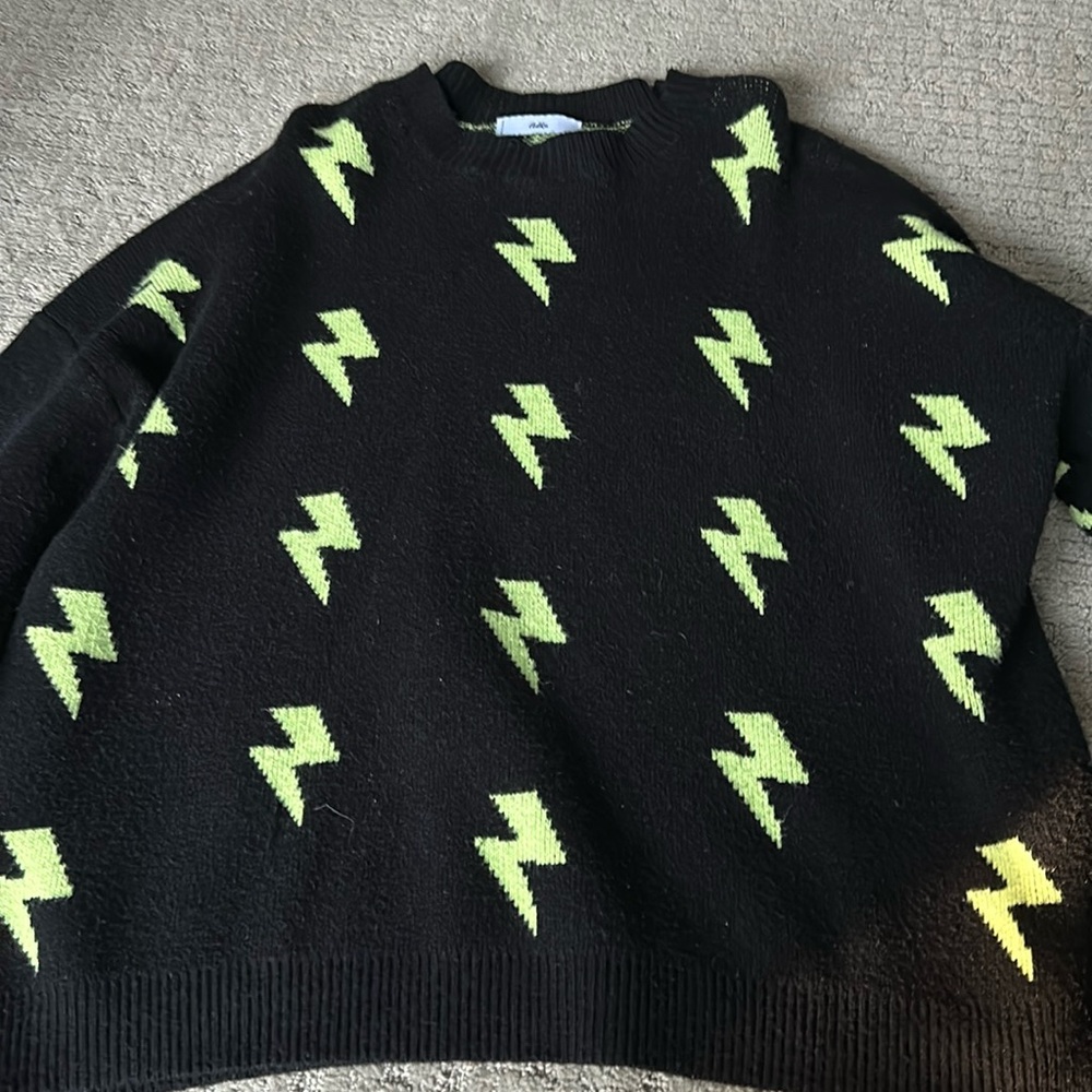 Adika sweater